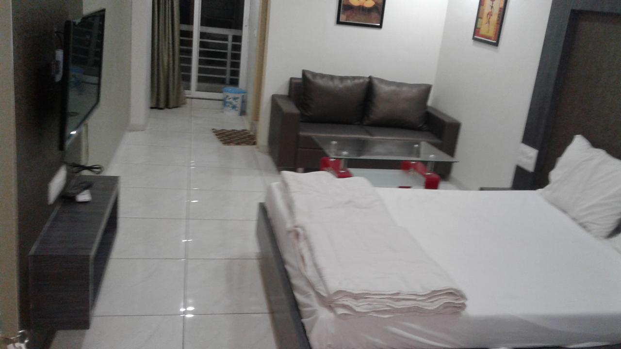 Hotel The Grand Parshwanath Sankeshvar 外观 照片