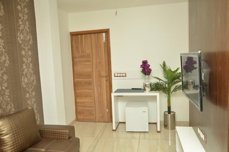 Hotel The Grand Parshwanath Sankeshvar 外观 照片