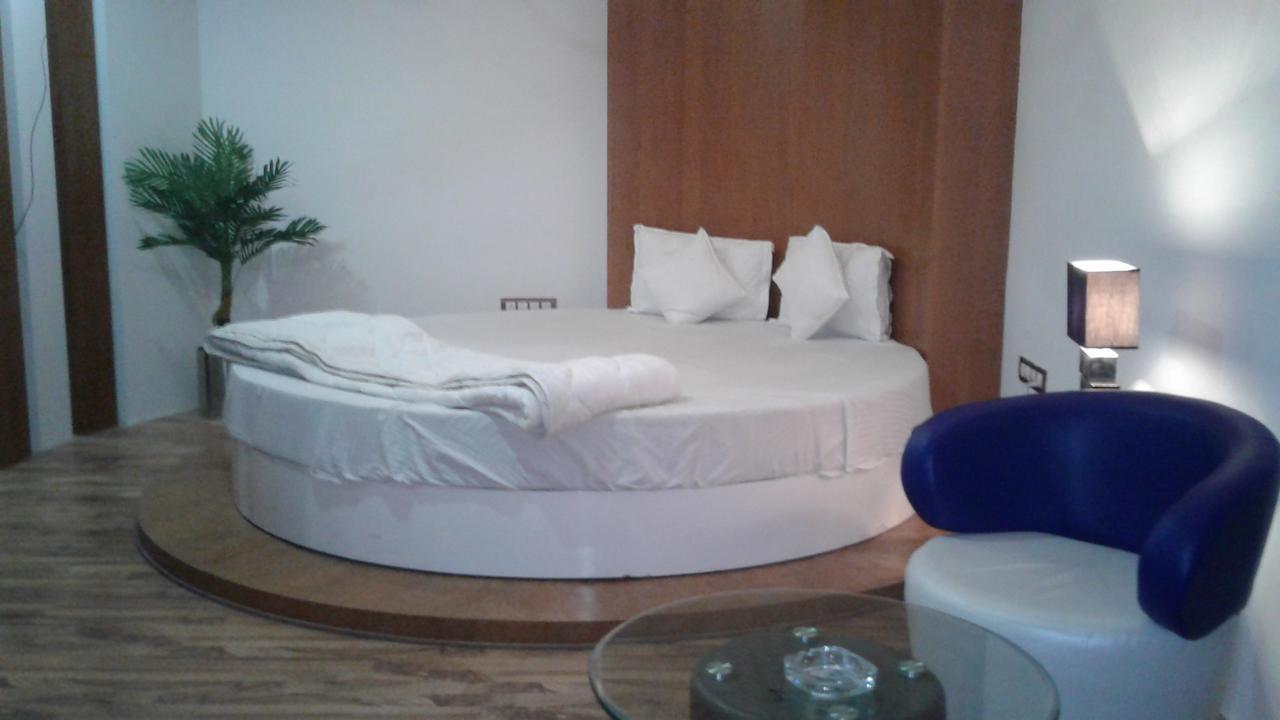 Hotel The Grand Parshwanath Sankeshvar 外观 照片