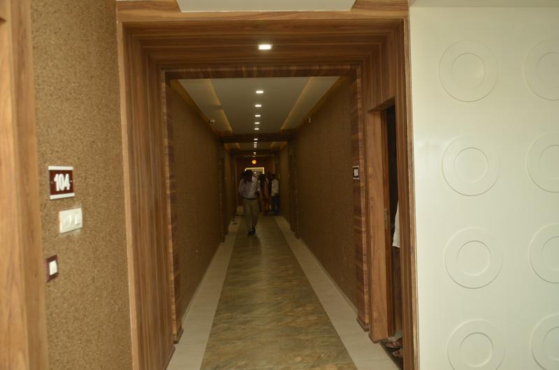 Hotel The Grand Parshwanath Sankeshvar 外观 照片