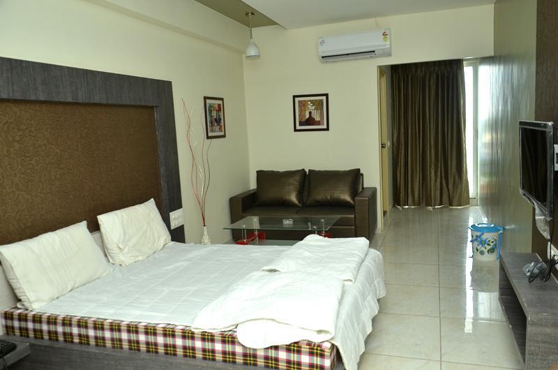 Hotel The Grand Parshwanath Sankeshvar 外观 照片