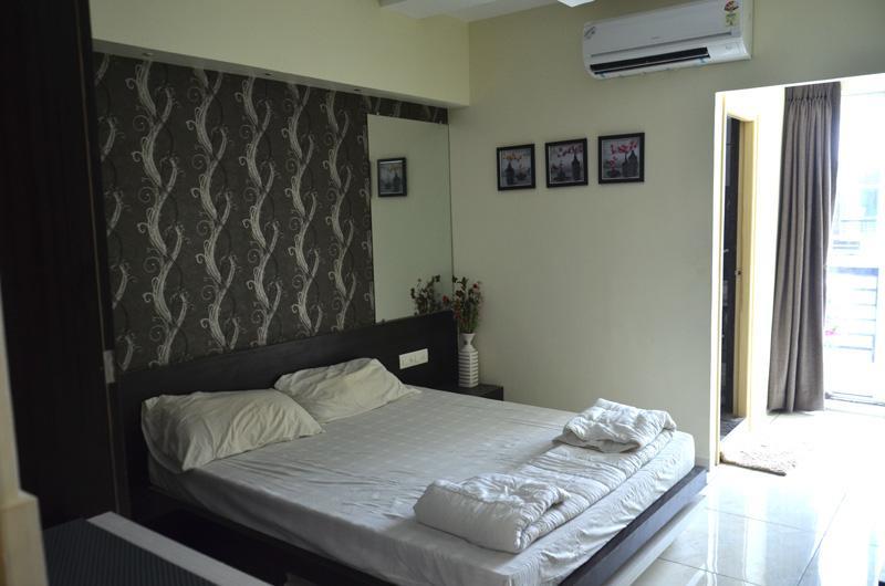 Hotel The Grand Parshwanath Sankeshvar 外观 照片